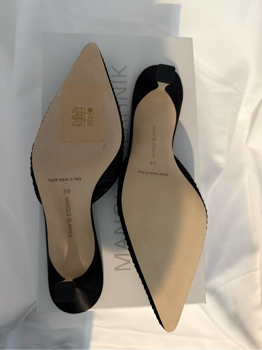 Manolo Blahnik Black Pointed Slip-On Mules - Picture 4 of 5